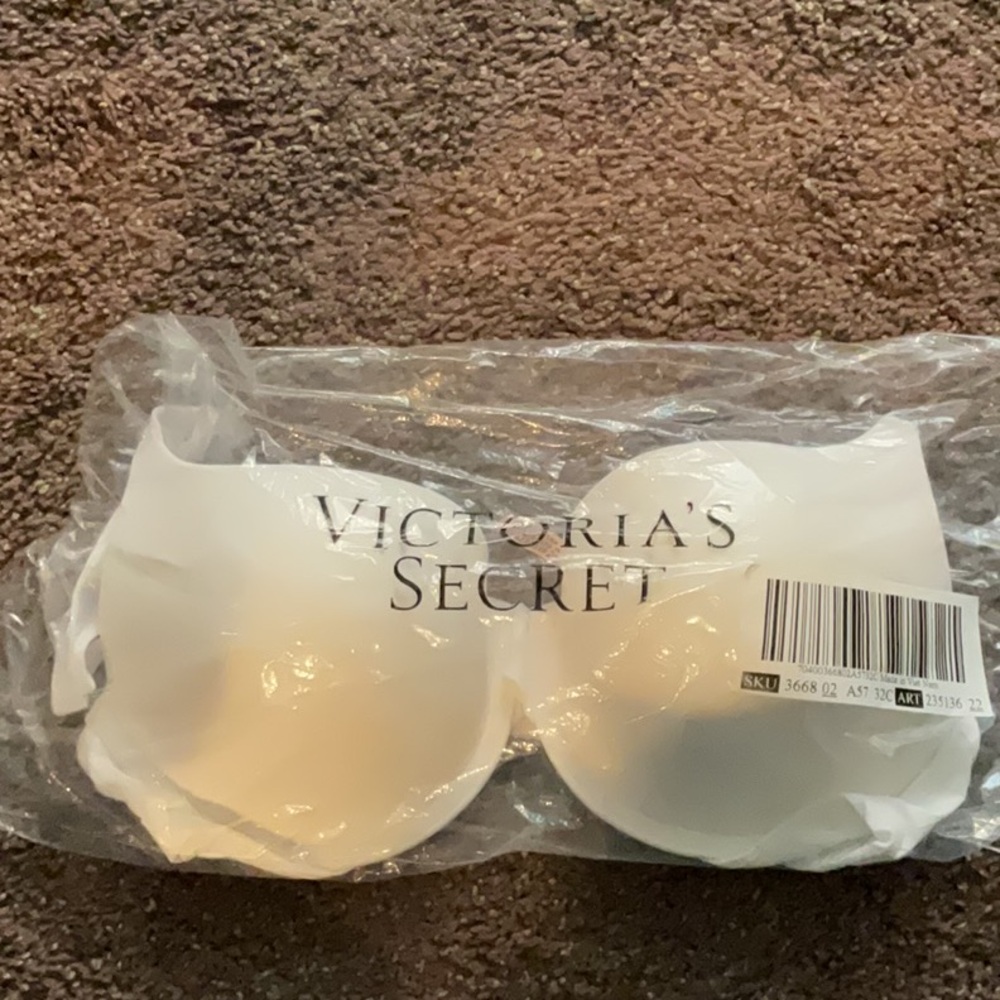 Victoria’s Secret t-shirt push up bra 32C